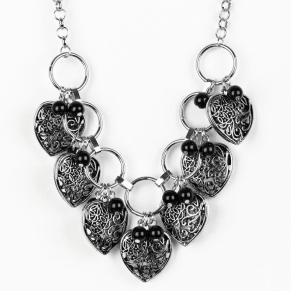 Black necklace/earrings paparazzi